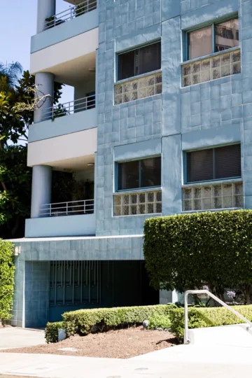 The landscaping at the Wilshire Lencrest in Westwood