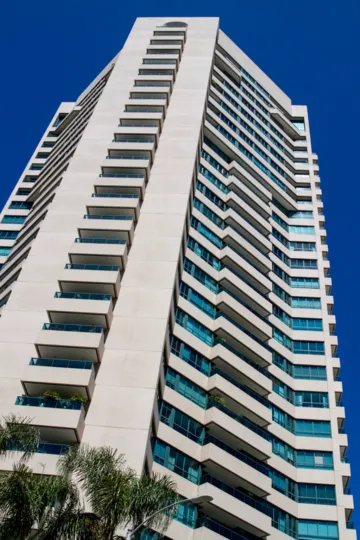 The entrance into the Wilshire Lencrest in Westwood