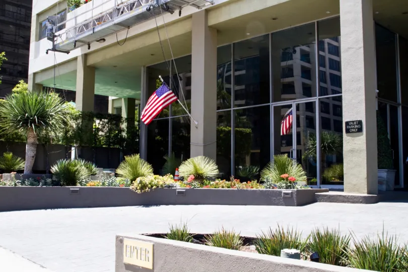 The parking for those at the Wilshire Lencrest