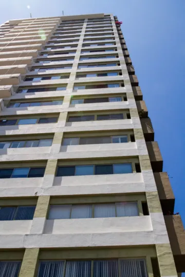 The entryway into the Wilshire Lencrest