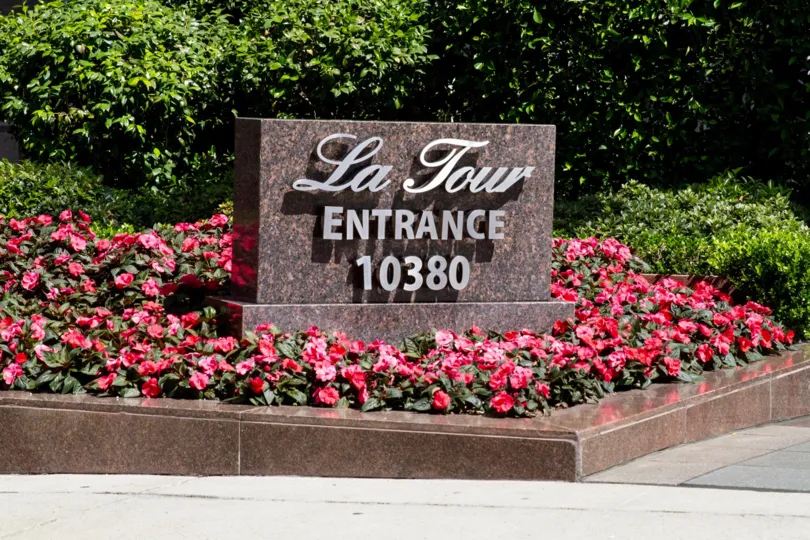 The parking for those at the Wilshire Lencrest