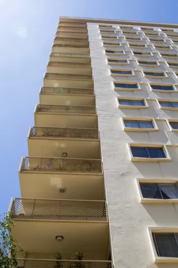 The garage parking for the Wilshire Lencrest