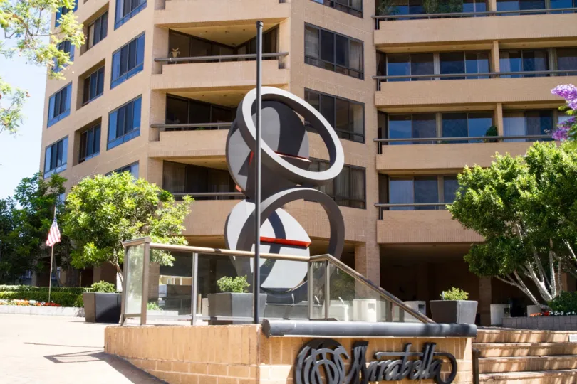 The parking for those at the Wilshire Lencrest