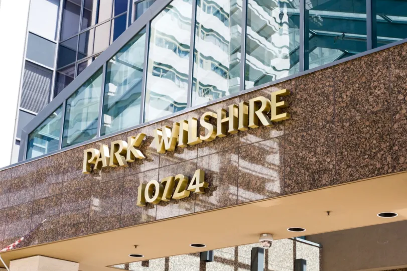The entrance into the Wilshire Lencrest in Westwood