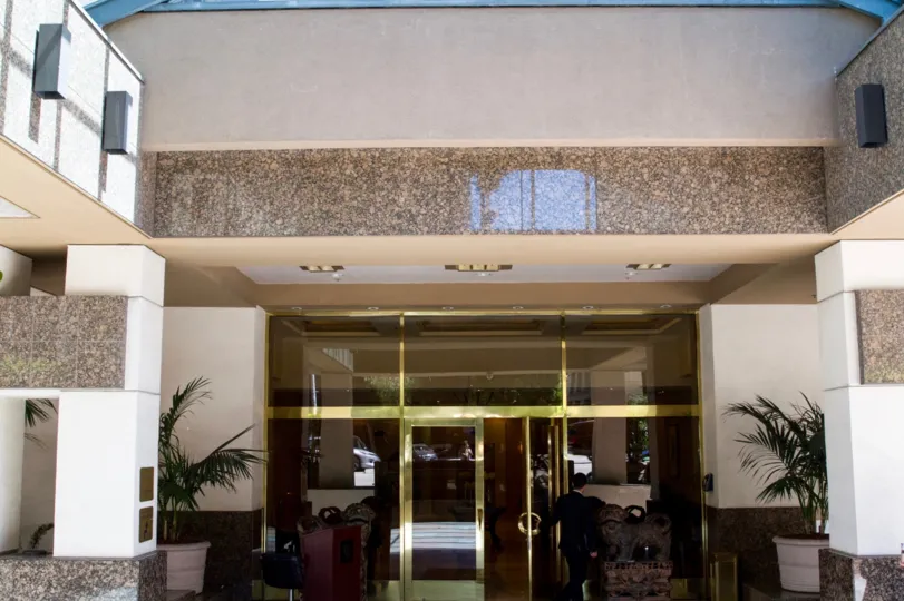 The parking for those at the Wilshire Lencrest