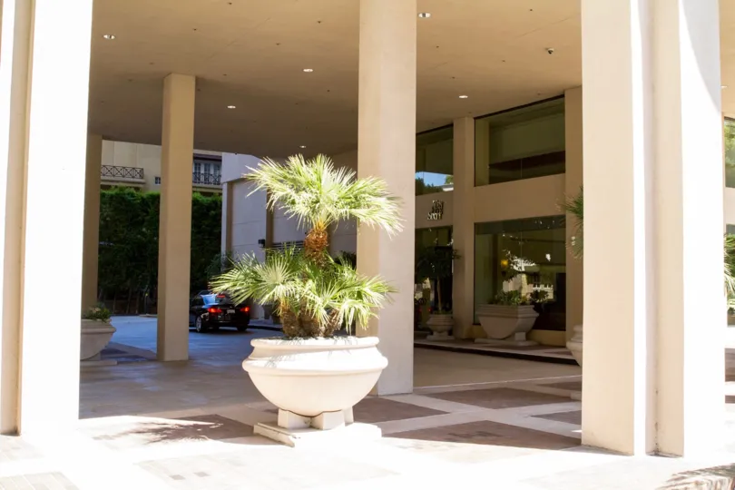 The windows at the Wilshire Lencrest