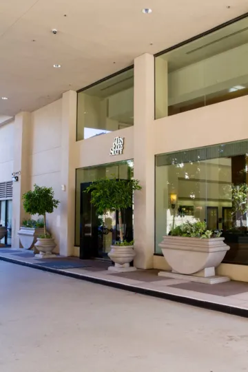 The garage parking for the Wilshire Lencrest