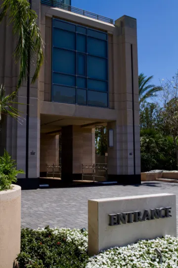 The landscaping at the Wilshire Lencrest in Westwood