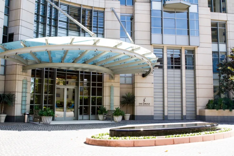 The entrance into the Wilshire Lencrest in Westwood