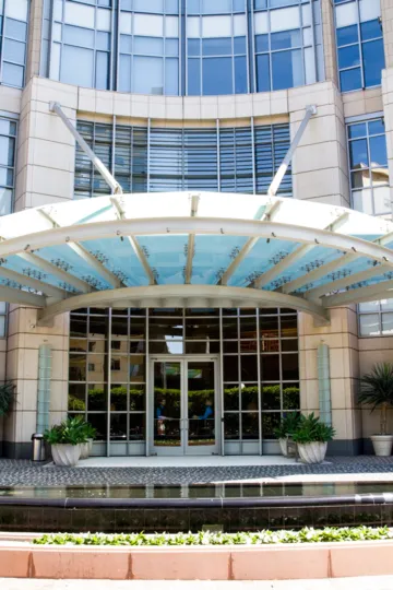 The parking for those at the Wilshire Lencrest