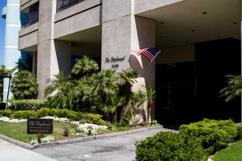 The garage parking for the Wilshire Lencrest