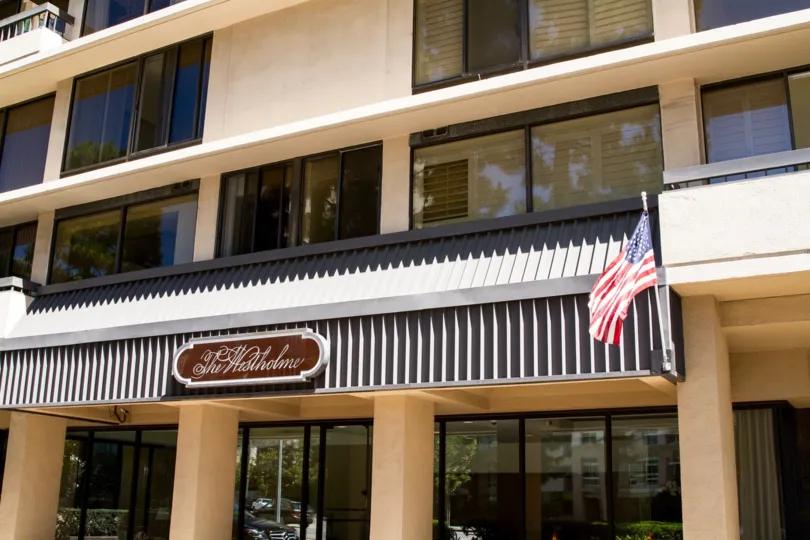 The windows at the Wilshire Lencrest