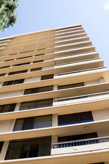 The name of the Wilshire Lencrest on the building
