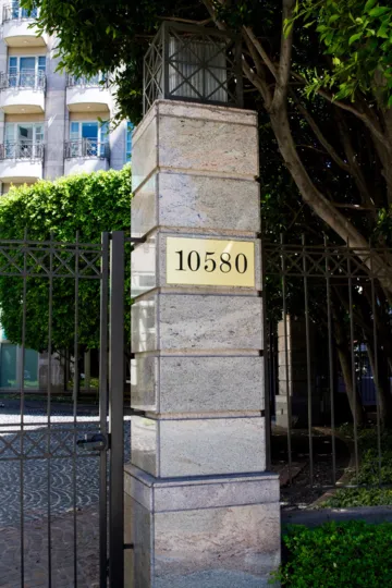 The parking for those at the Wilshire Lencrest