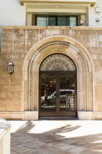 The Wilshire Lencrest building in Westwood