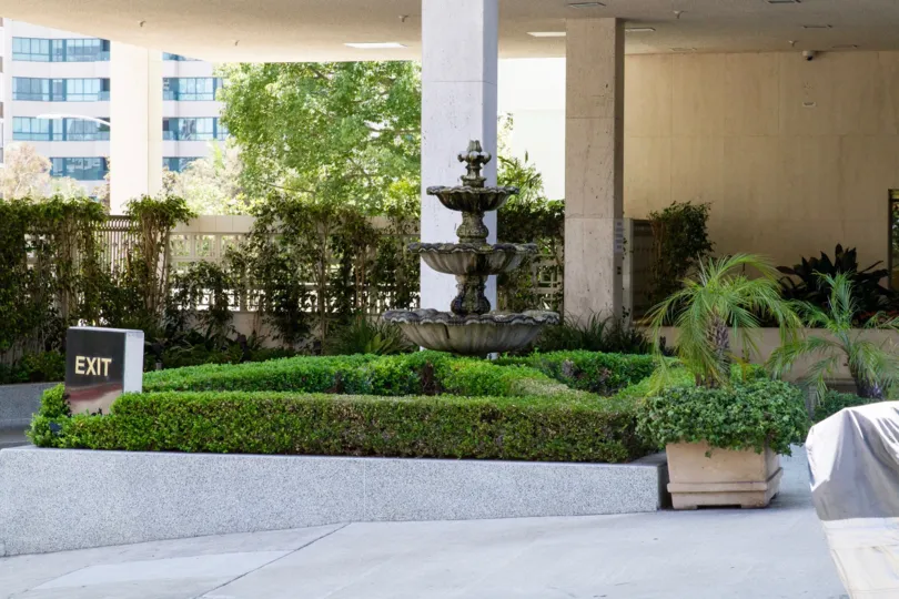 The parking for those at the Wilshire Lencrest