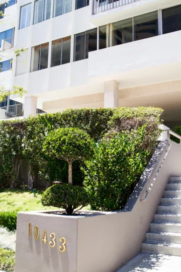 The landscaping at the Wilshire Lencrest in Westwood