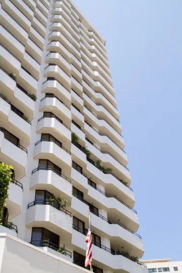 The parking for those at the Wilshire Lencrest