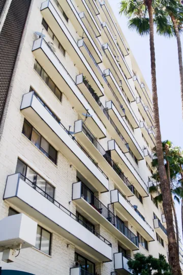 The parking for those at the Wilshire Lencrest