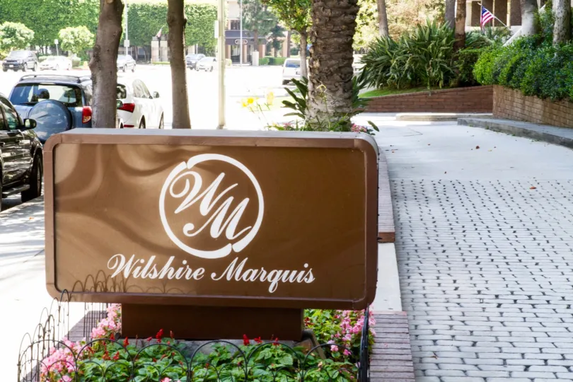 The name of the Wilshire Lencrest on the building