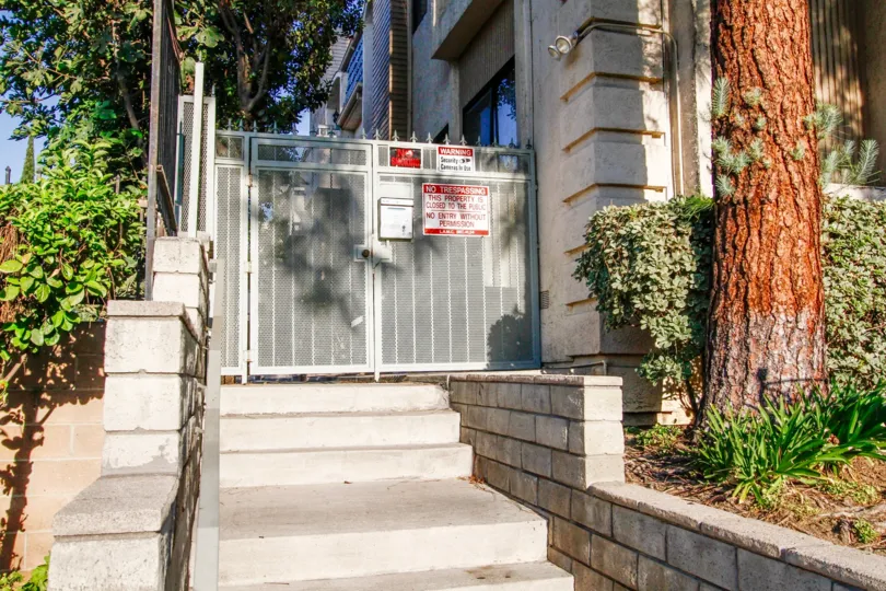 The gate for entrance into Kelvin Court in Winnetka California