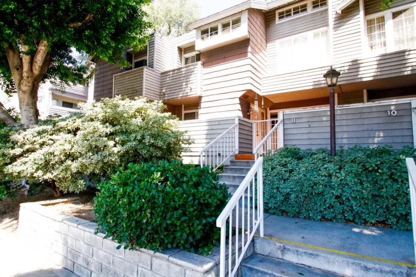 The landscaping around Keswick Villas in Winnetka California