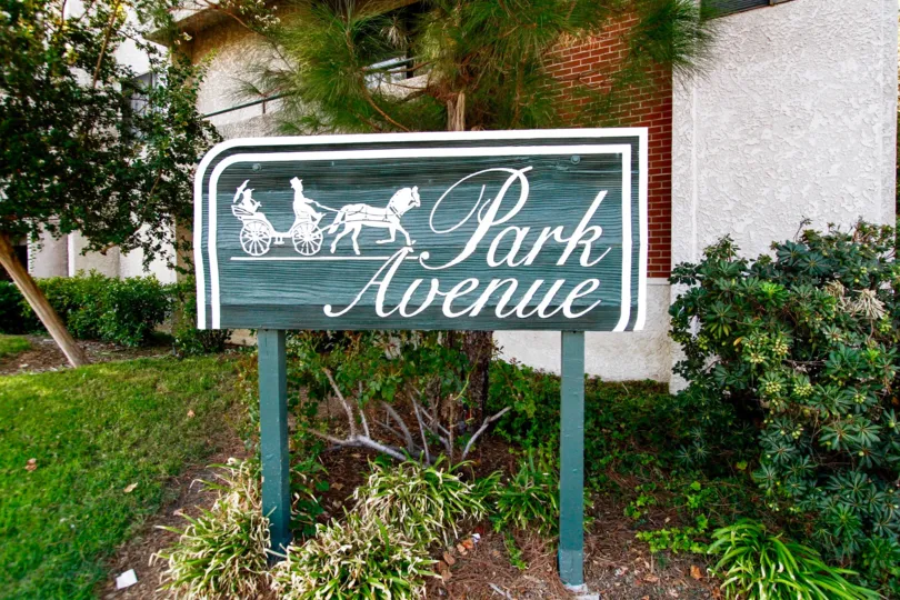 The sign welcoming you to Park Avenue