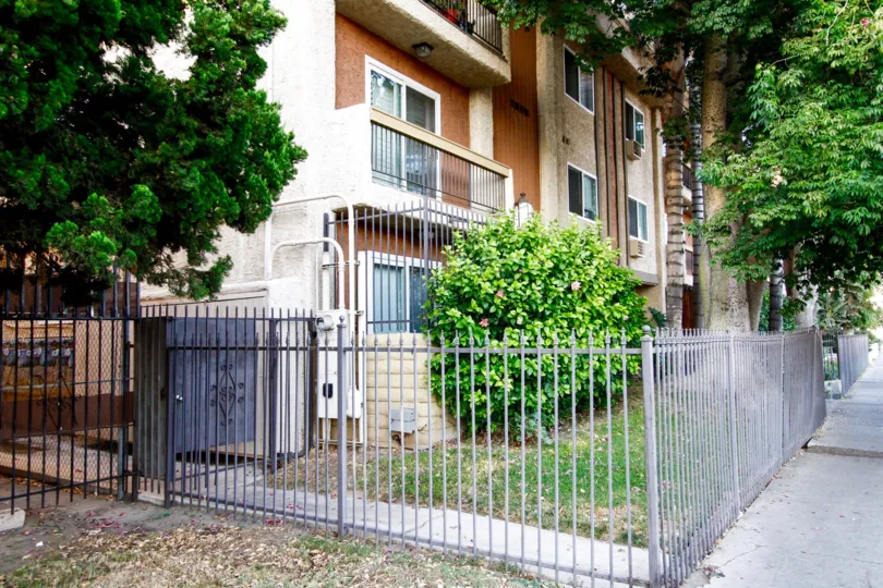 The landscaping around Saticoy Gardens