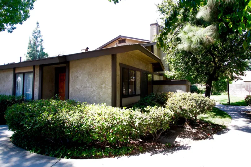 The Valley West Townhomes building in Winnetka California