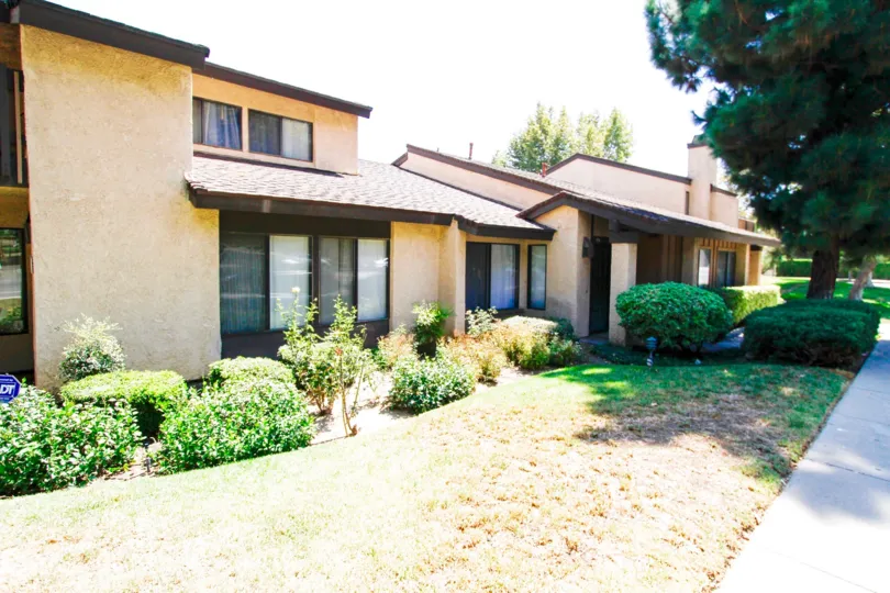 The landscaping around Woodland Canoga Park in Winnetka California