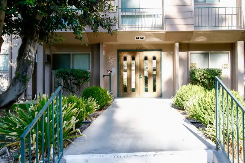 The entryway into Fountain Park in CA California