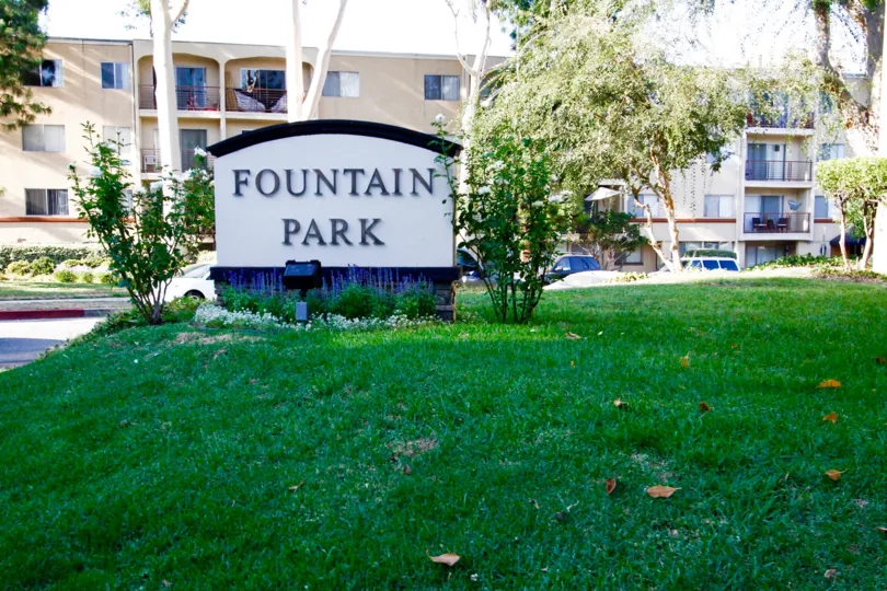 The sign for Fountain Park