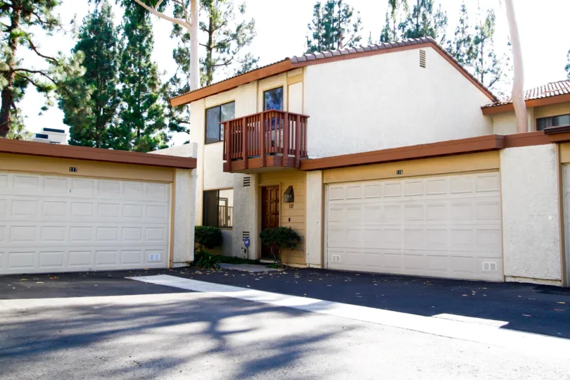 The Warner Woodlands Two building in CA California