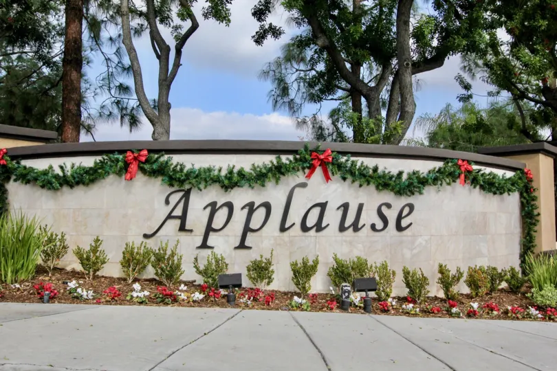 The community name Applause is decorated with name in short wall full of ribbon and bushes