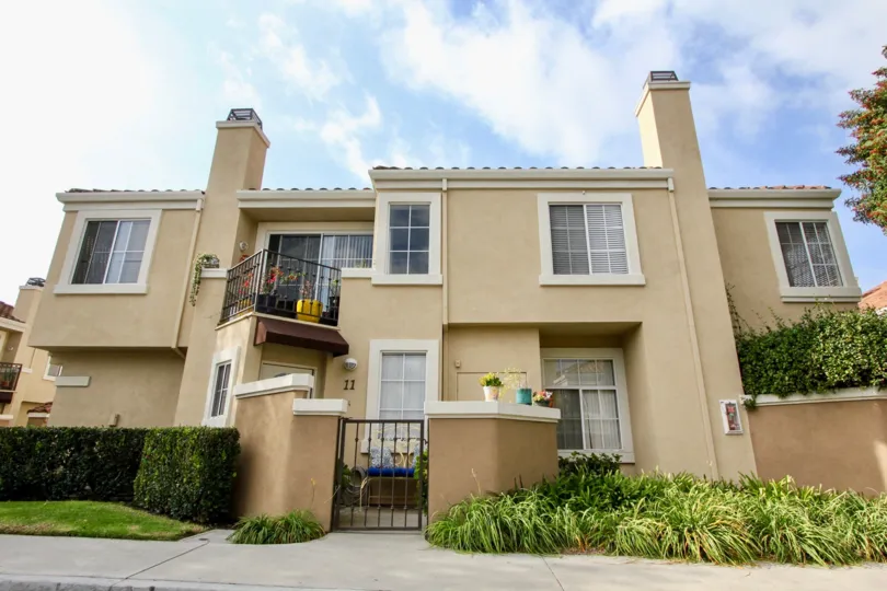 THE 11 APARTMENT IN THE APPLAUSE WITH THE BALCONI, GRASSLAND, PLANTS