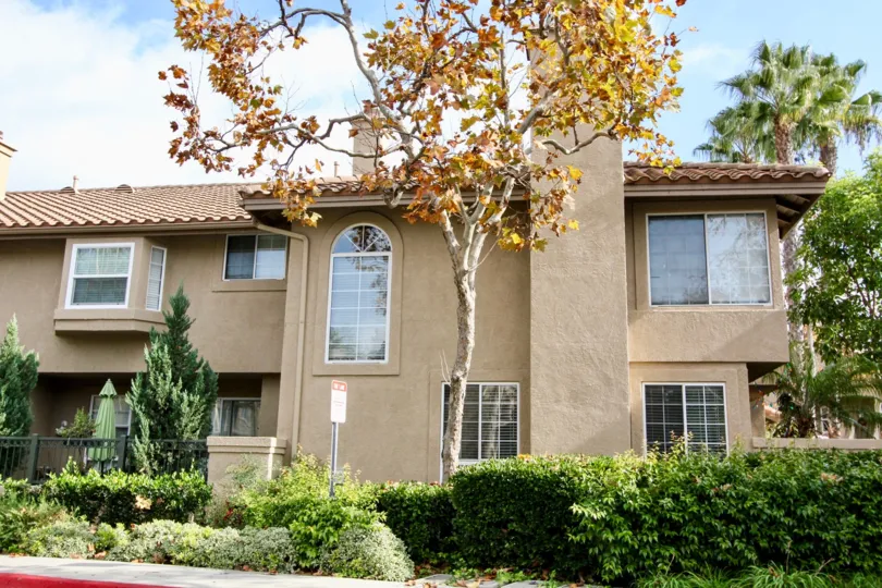A SIGHT OF BEAUTIFUL PEACH COLOURED VILLA WITH HUGE GREEN SPACE & WITH A MAPLE TREE