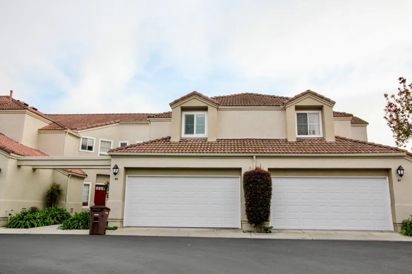 California Renaissance a community with enclosed garages in Aliso Viejo, California.