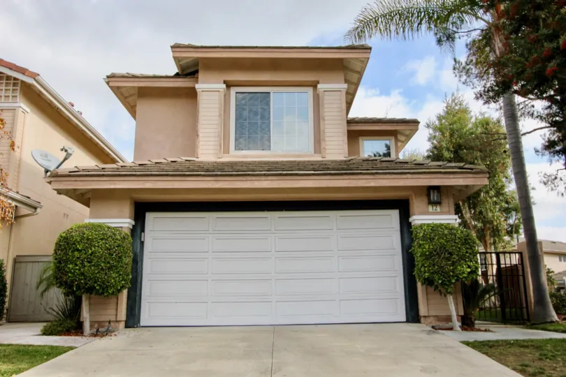 nice 2 story family home with garage, in Aliso Viejo California