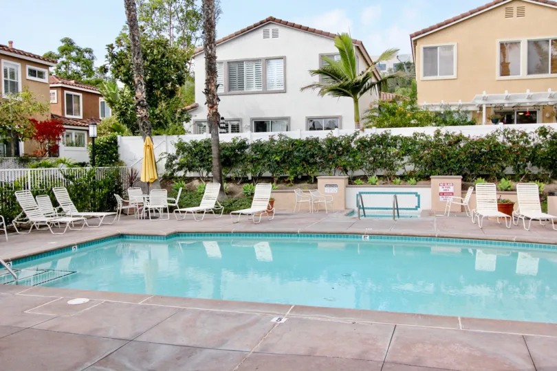 the Flores Los Alisos is a swimming pool of the Aliso Viejo in ca