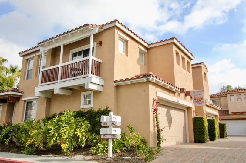 neat and modern artistically finished building in Flores Los Alisos, Aliso Viejo, Calfiornia