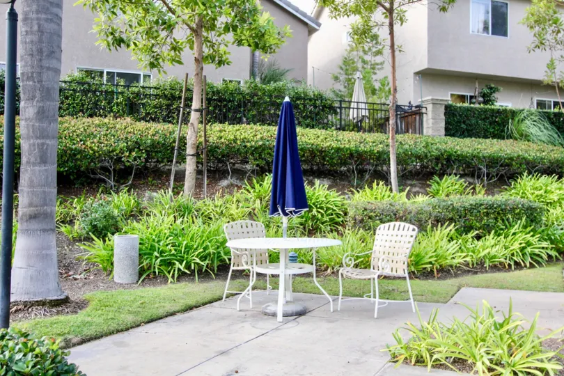 Outdoor seating spaces available at the Hamptons in Aliso Viejo, CA
