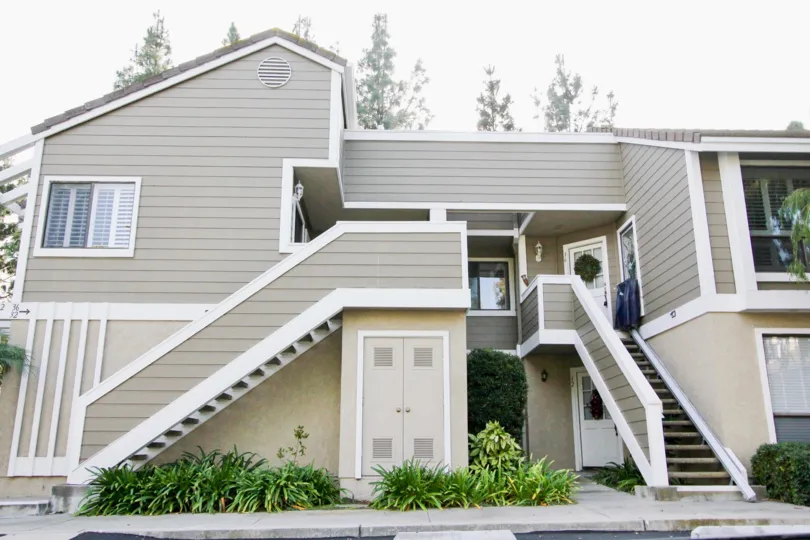 A great day in the Aliso Viejo with a beautiful house.
