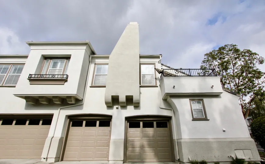 A cloudy day in the La Mirage with family house in the city of Aliso Viejo