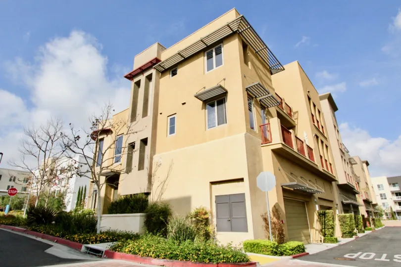 A sunny day in Aliso Viejo, California well kept apartments