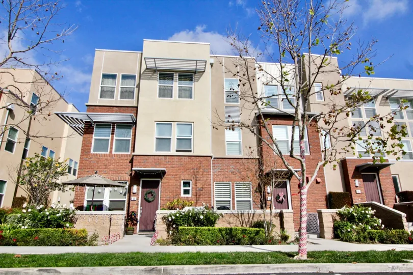 Beautiful street view of condos at Latitudes South in Aliso Viejo, California