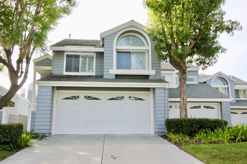 Cute apartments with parking and greenery in Laureimont, Aliso Viejo, California