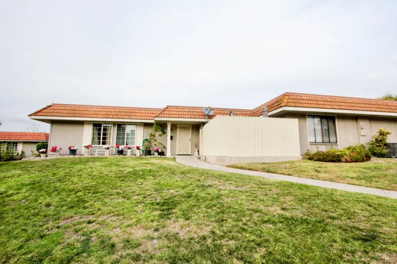 Well maintained grounds at New World Condos in Aliso Viejo, California.
