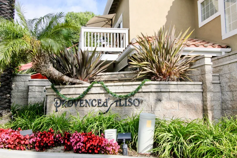 Flowers and landscaping with entrance sign in the Provence D'Aliso community