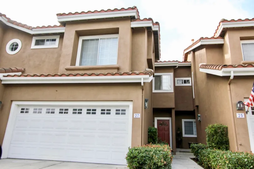 the Provence D'Aliso is a brick house of the aliso viejo city in CA