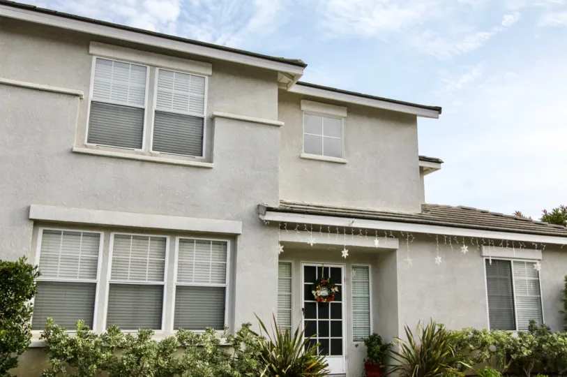 A NICE GREY COLOUR HOUSE IN THE SAN SIMEON WITH NICE ROOM